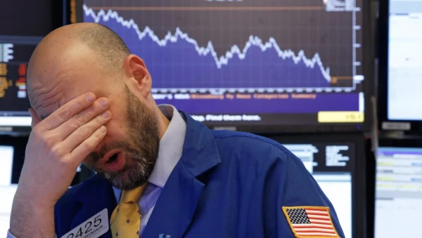 ASV un Eiropas biržās akciju cenas krītas