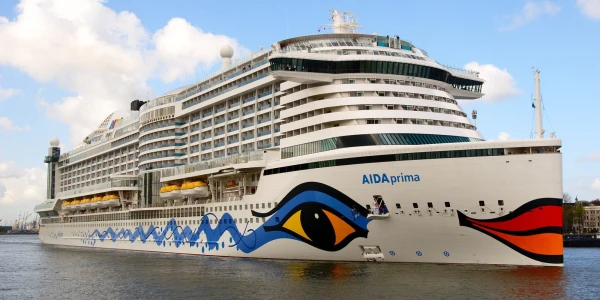 Valsts svētku laikā Rīgas ostā piestās «Aida Cruises» kuģis «Aidaprima»