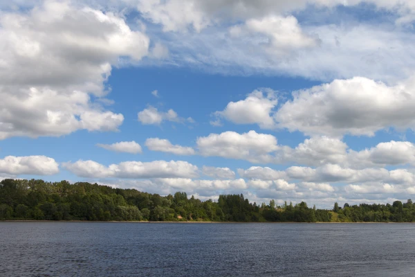 Pēc ugunsgrēka Novopolockas naftas pārstrādes rūpnīcā Daugavā piesārņojums nav konstatēts