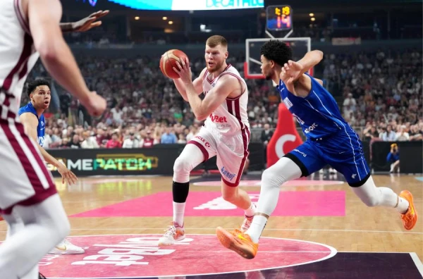 Dāvis Bertāns atgriežas «Dubai» sastāvā ar astoņiem punktiem uzvarētā Eirolīgas mačā