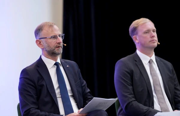 Satiksmes ministrs pret ekonomikas ministru: kurš kuru?