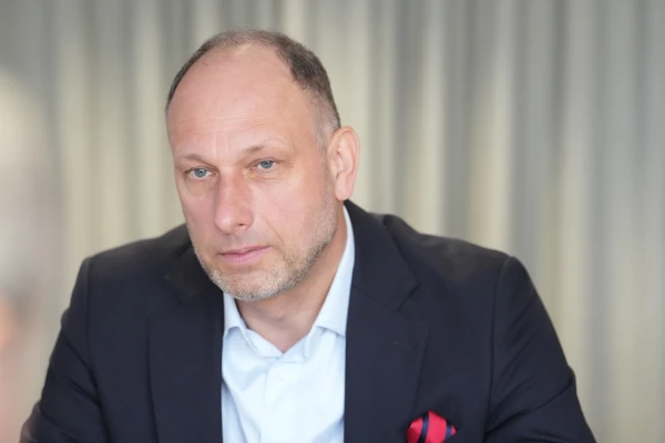 «Tele2» valdes priekšsēdētājs Vancovičs atstājis amatu