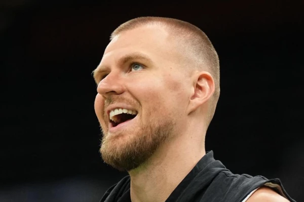 Porziņģis gūst 20 punktus «Hawks» panākumā viesos pār «Clippers»