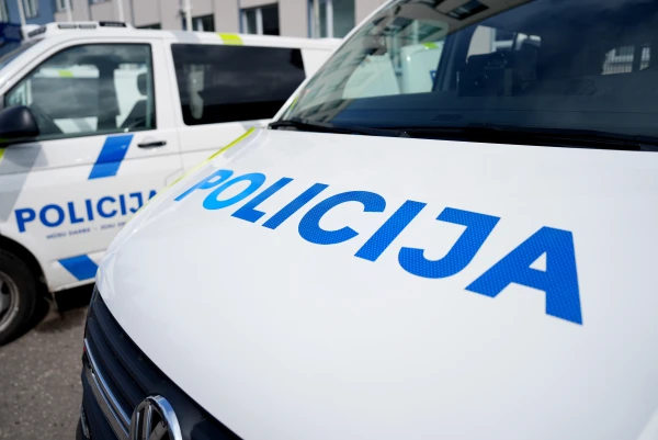 Policija sākusi resorisko pārbaudi par aizdomīga priekšmeta piestiprināšanu pie ebreju biedrības «Jewnited.lv» pārstāvja automašīnas