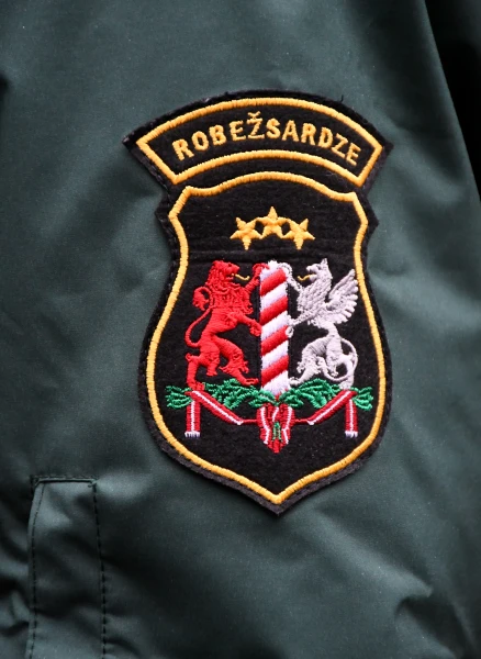 Tiesa par pamatotu atzīst robežsarga atvaļināšanu no dienesta par komentāru «russkije ne sdajutsa»