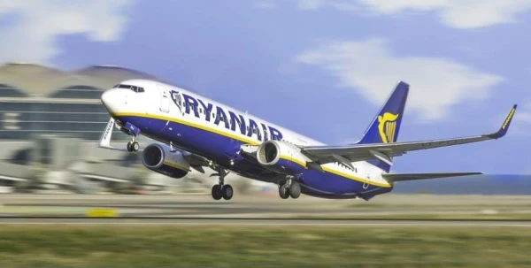 «Ryanair» atsakās no papīra iekāpšanas kartēm
