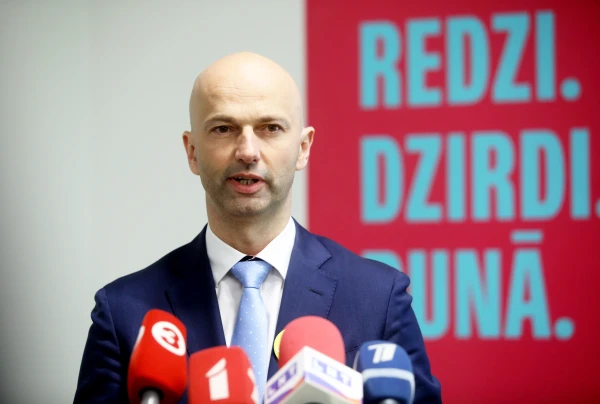 Bijušā Valsts kancelejas direktora Citskovska krimināllietu par Kariņa lidojumiem sāks iztiesāt pavasarī