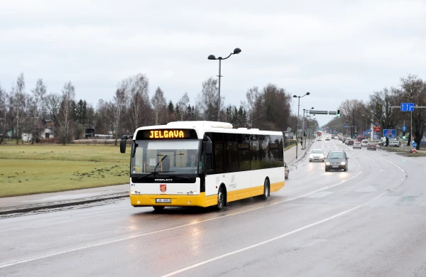 Arī nākamgad trūcīgas un maznodrošinātas personas varēs izmantot 20 bezmaksas braucienus mēnesī Jelgavas autobusos