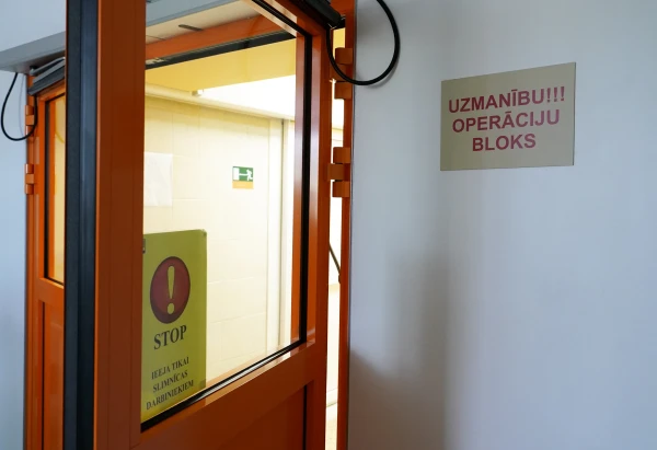 Un operāciju veiks robots!