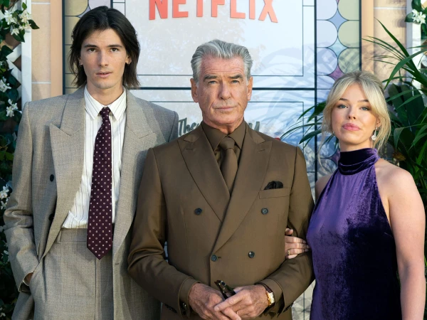 С сыном и внучкой.