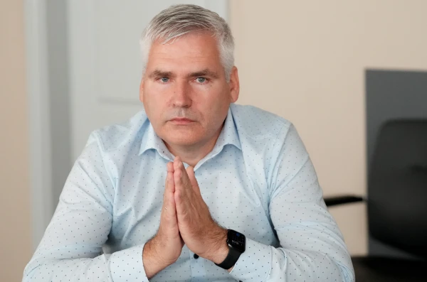 «Rīgas siltuma» padome no amata atbrīvo uzņēmuma valdes priekšsēdētāju Pētersonu