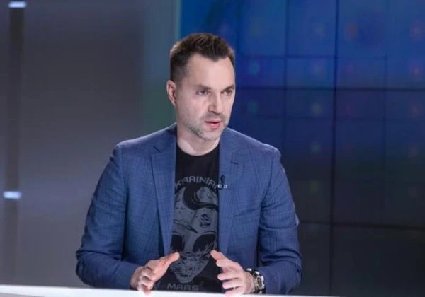 «Krievu fobijas līmenis pārsniedz normas»: Arestovičs pārdomā, vai Latviju sagaida Ukrainas liktenis