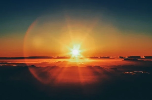 Kā jūsu veselība? Saules virsmā fiksēta spēcīga uzliesmojuma