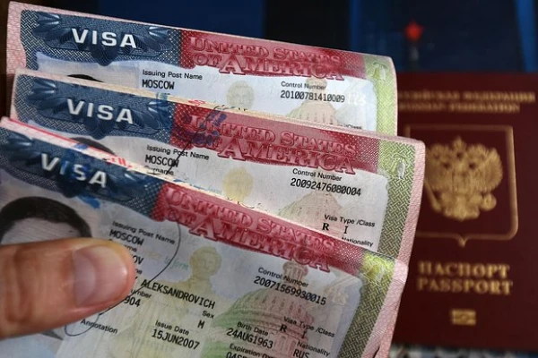ASV nopietni sarežģījušas vīzu saņemšanas noteikumus Krievijas pilsoņiem