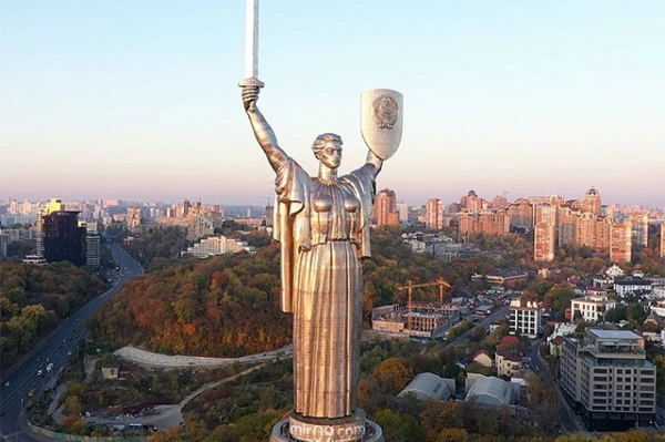 Viens no ES līderiem prognozēja Ukrainas sadalījumu trijās daļās pēc kara beigām