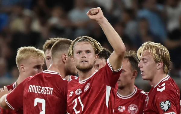 Čempionāts 2026. gada. Kvalifikācija. Dāņi izbraukumā sagrāva grieķus