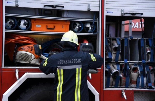 Latvijas ugunsdzēsējiem atļauts iekasēt vairāk naudas par izziņu