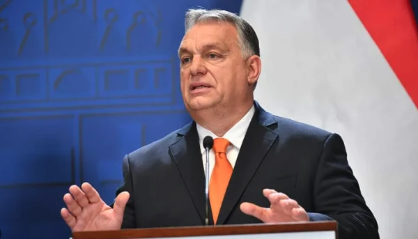 ES patrioti pret! Orban pieprasījis fon der Leien atkāpšanos