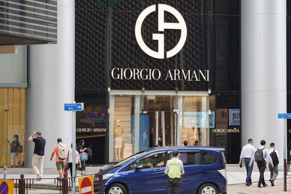 Džordžo Armani atstājis mantojumā mantiniekiem pārdot savu zīmolu
