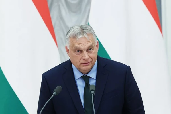 ES aicina fon der Leienu savākt koferus un pamest amatu