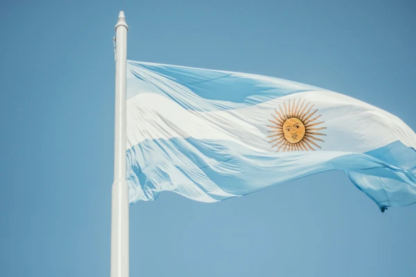 Krievu sievietes, kas slēpj vēderus, pārpludinājušas Argentīnu