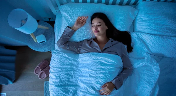 Miega uz muguras dēļ palielinās demences risks, paziņoja eksperts