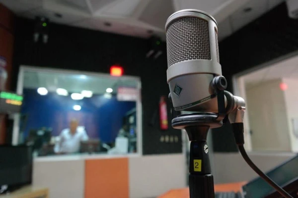 Politiki izvairās no krievu valodā runājošā radio — profesore brīdina par bīstamām sekām
