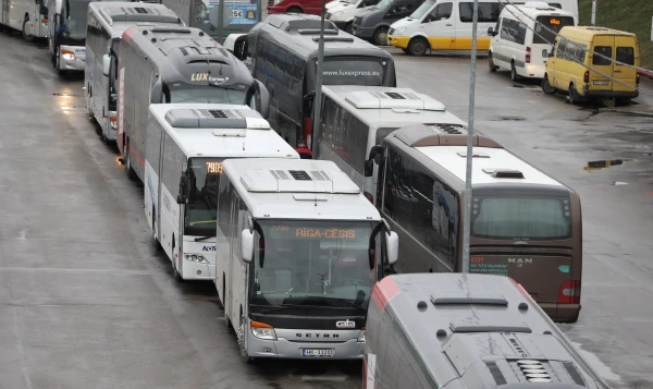«Viena stunda bez autobusiem»: pasažieri protestu dienā palika bez 53 reisiem