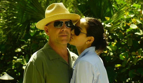 Emma Heminga pastāstīja, kāpēc nolēma pārvietot Brūsu Vilisu atsevišķā mājā