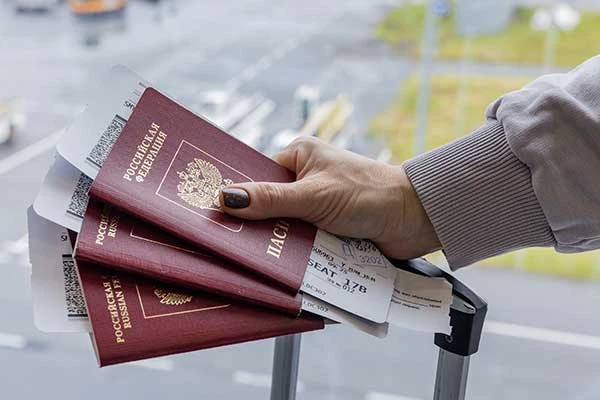 С этим паспортом теперь путешествовать непросто.