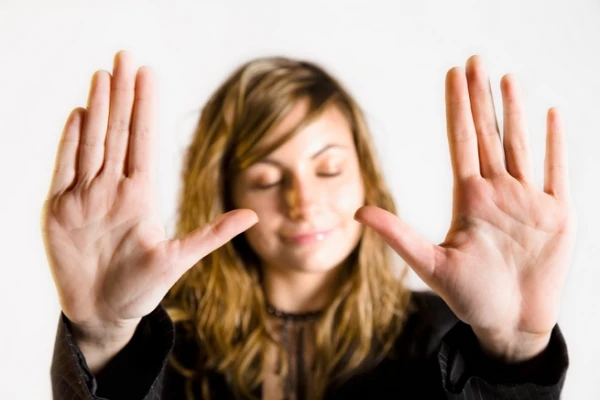 «Ar mani tā nedrīkst!» Šie 3 teikumi palīdzēs aizstāvēt personīgās robežas