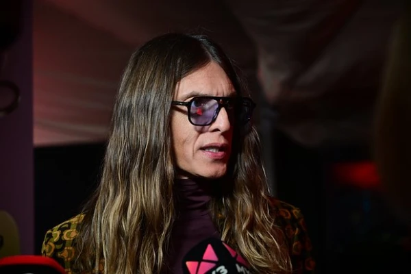 Stilists Lisovecs nosaucis apģērbu, kas uzvilkts ar aizmuguri uz priekšu, par rudens trendu