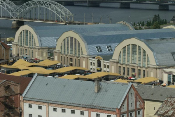 Noņemt visu krievu, atgriezt latviešu: Rīgas Centrāltirgū cīnās pret «matrjošku»