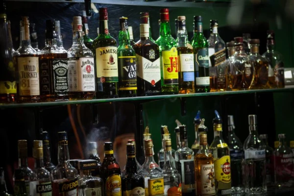 Ārsts nosaucis visnoderīgāko alkoholu: tas ir daudz labāks par vīnu un alu
