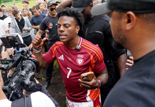 Latvija izvairījās no 30 000 eiro maksājuma par «IShowSpeed» ierašanos. Cik tad viņam samaksāja?