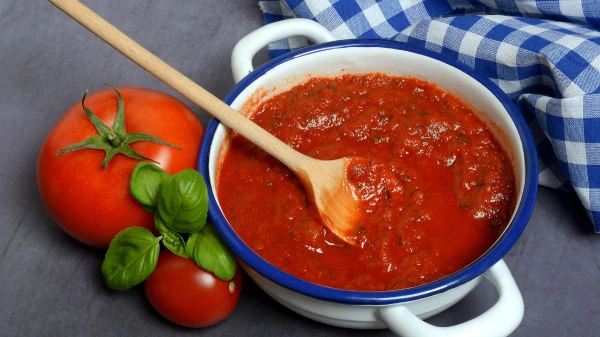 5 vienkārši mērces no parastās tomātu pastas