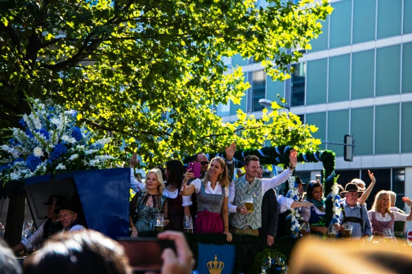 Minhenē sākas alus svētki «Oktoberfest»