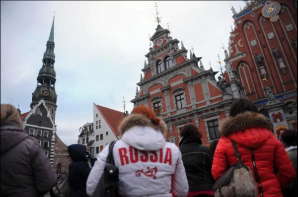 Sociālajos tīklos sašutuši: «viss ir pazudis! Krievu tūristu Rīgā nav, bet apkārt krievu valoda!»