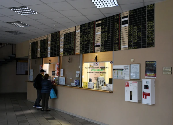 Šoferu trūkuma dēļ pirmdien atcelti pieci reģionālie reisi