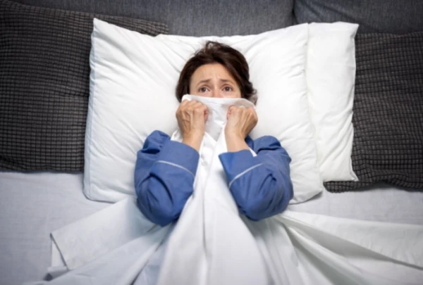 Pavadīt nakti bailēs: kāpēc mums rādās murgi