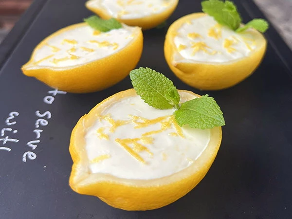 Pārsteidzoši vienkāršs bezcepšanas deserts: citronu possets 15 minūtēs