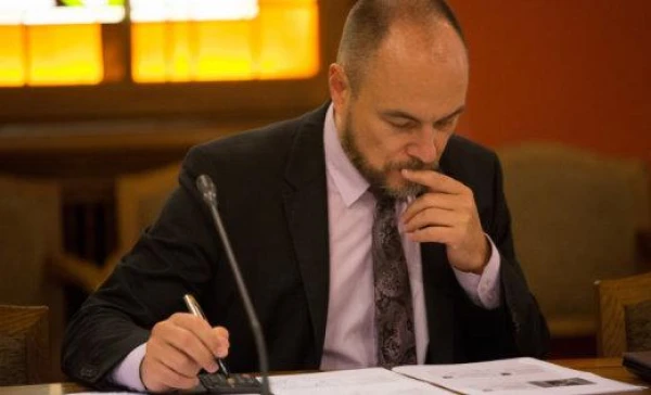 Pievienojumi un acu aizmālēšana! Politiskā persona nosauca taupības režīmu savos vārdos