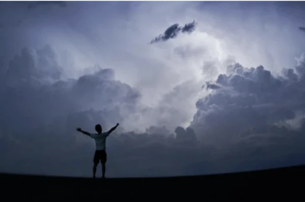 Sinoptiķi precizējuši laika prognozi brīvdienām Latvijā