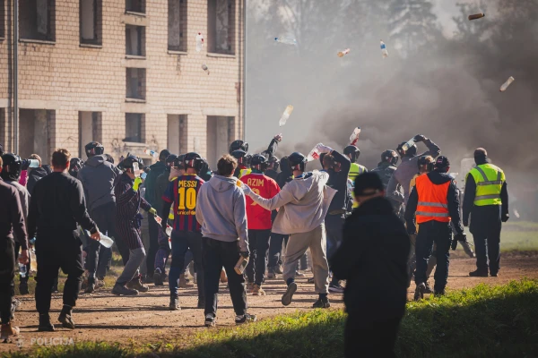 Masa protesti, diversanti, šaušana ar automātiem: ko dara Latvijas speciālo uzdevumu vienība? (FOTO)
