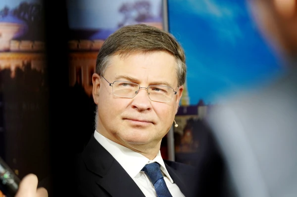 Dombrovskis skaidro, kāpēc ES tiks ieviests «digitālais eiro»
