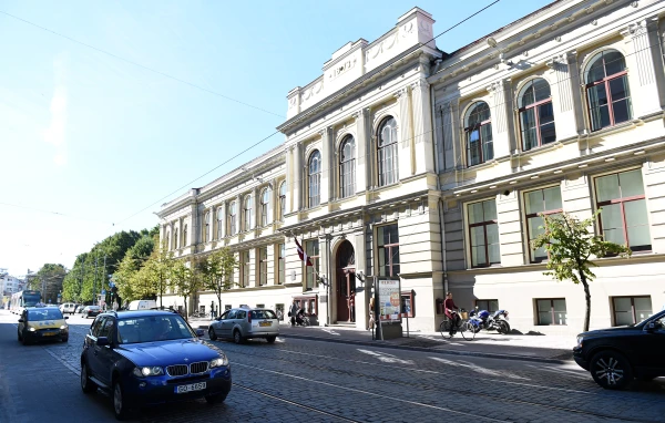Norāda uz iespējamām pretlikumībām JVLMA darbībā, augstskola pārmetumus noraida