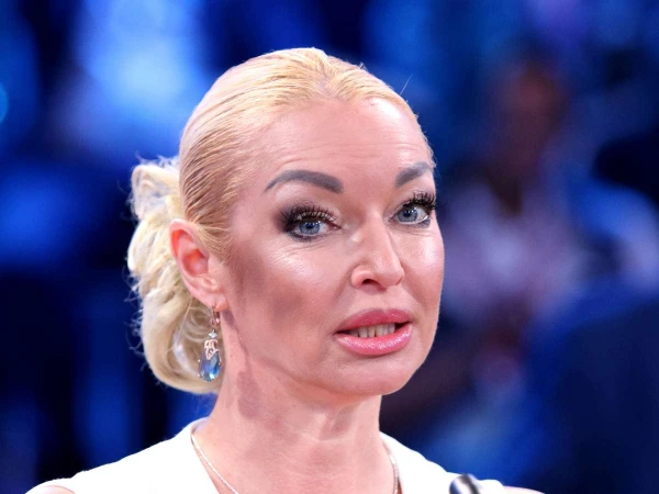 Годы несут свой отпечаток.