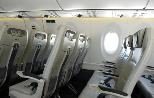 Lēts biļete - vai dodies pēdējais? airBaltic ievieš iekāpšanu lidmašīnā pa grupām