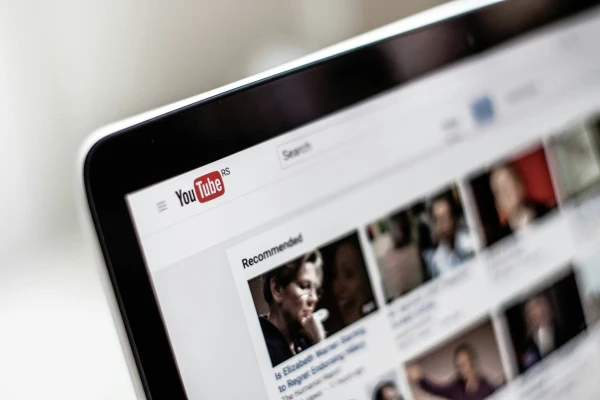 «YouTube» samaksās 24,5 miljonus dolāru mierizlīgumā ar Trampu