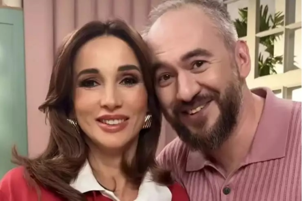 Seks qiz desvnik Rus mobil telefonida suratga olingan xususiy havaskor porno